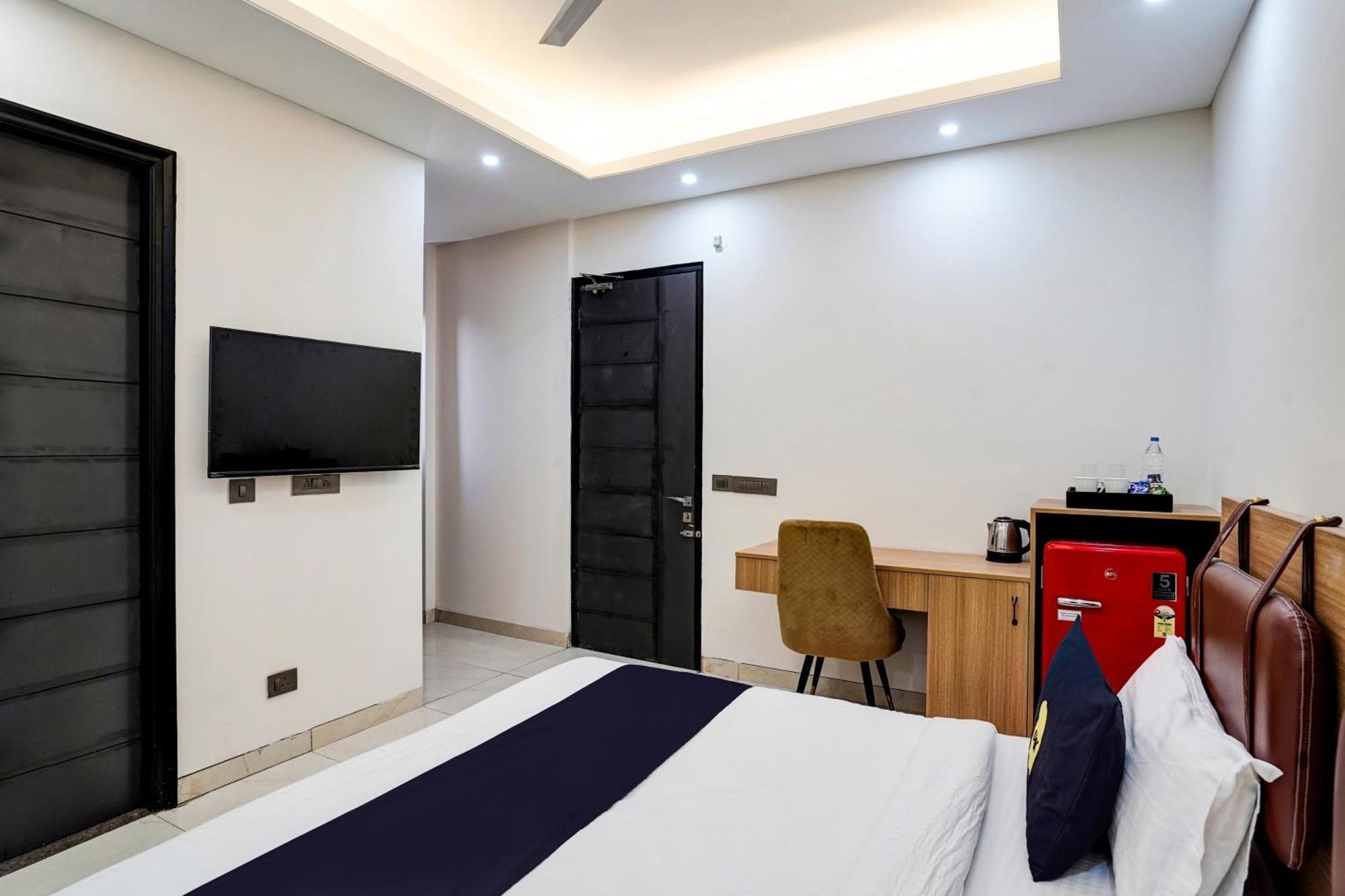 Hotel O Parkinn Gurgaon Exterior photo